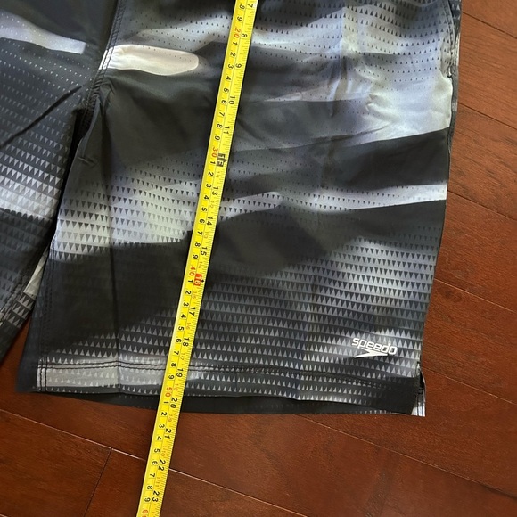 NWT Speedo Men's Tech Volley UPF50+
Swim Shorts trunks Size XL Grey Black - Picture 2 of 9